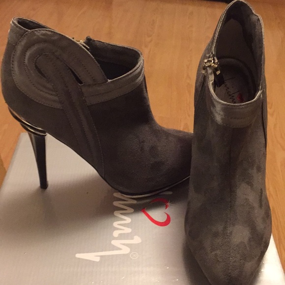 Suede like grey stylish stiletto booties - Picture 2 of 7